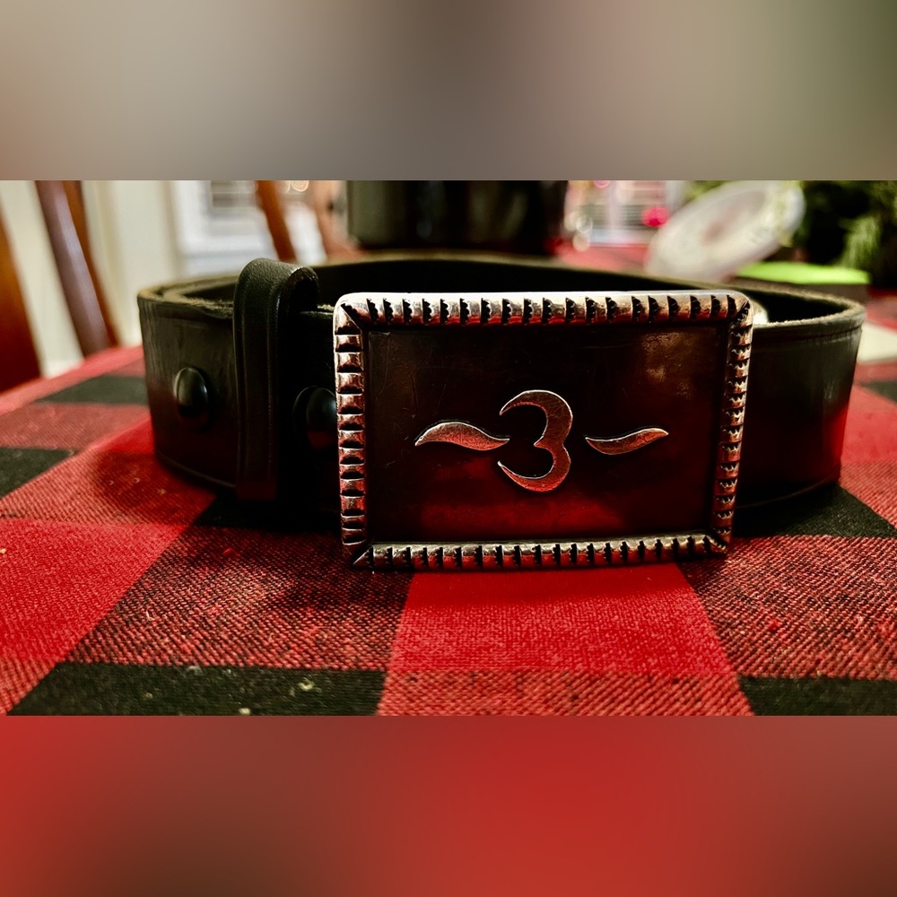 Boston Black Garrison Leather Mens Belt with Silver Buckle size 42. Excellent